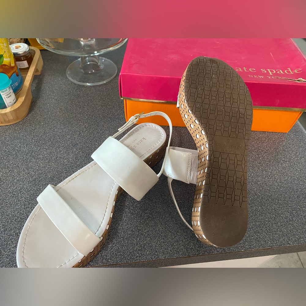 Kate spades slightly use size 7.5 light white and nice heel design